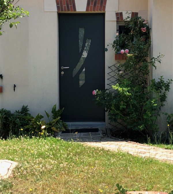 Chantier Marcilly en Vilette : porte d’entrée bicolore